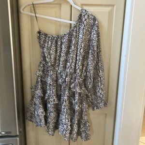 Brand new one shoulder dress w tags size medium ( can fit a small)